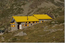 Il Rifugio Pontese, punto d'appoggio della terza tappa (Foto orscosoanaTv)