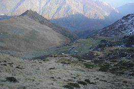Veduta dell'Alpe Arzola scendendo verso Talosio (Foto P. Piatti, P. Quagliolo)