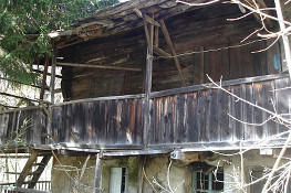 Casa di tradizione valser nella Borgata Chiesale (Foto P. Piatti, P. Quagliolo)