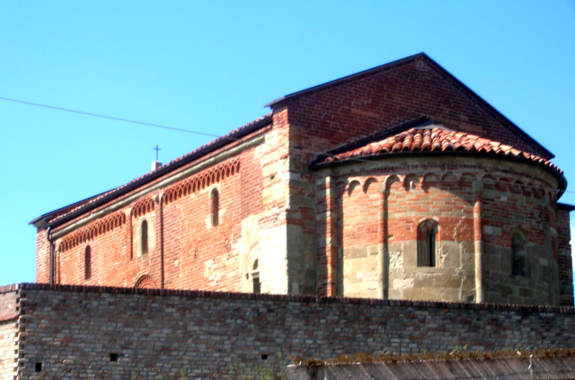 Marentino esterno della chiesa