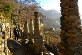 Camminando lungo un tratto panoramico