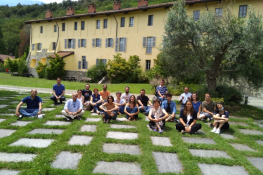 Foto di gruppo dei partecipanti alla conclusione del Summer Camp