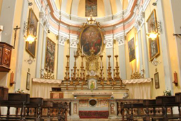 L'interno 
della chiesa