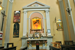 L'altare della confraternita di Santa Croce
