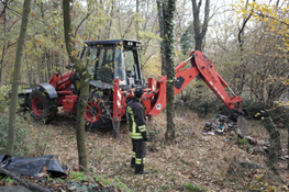 Rimozione della carcassa di auto a Mathi