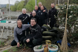 Foto di gruppo della squadra dei sub