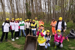 Foto di gruppo con grandi e piccini