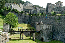L'ingresso al Forte San Carlo nella parte bassa della fortezza