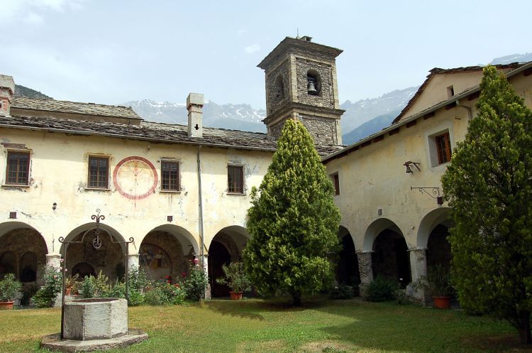 chiostro abbazia Novalesa 2