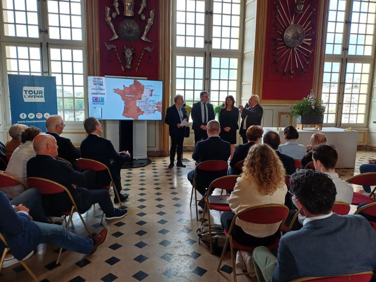 presentazione Tour de lAvenir Parigi 21 05 2024 2