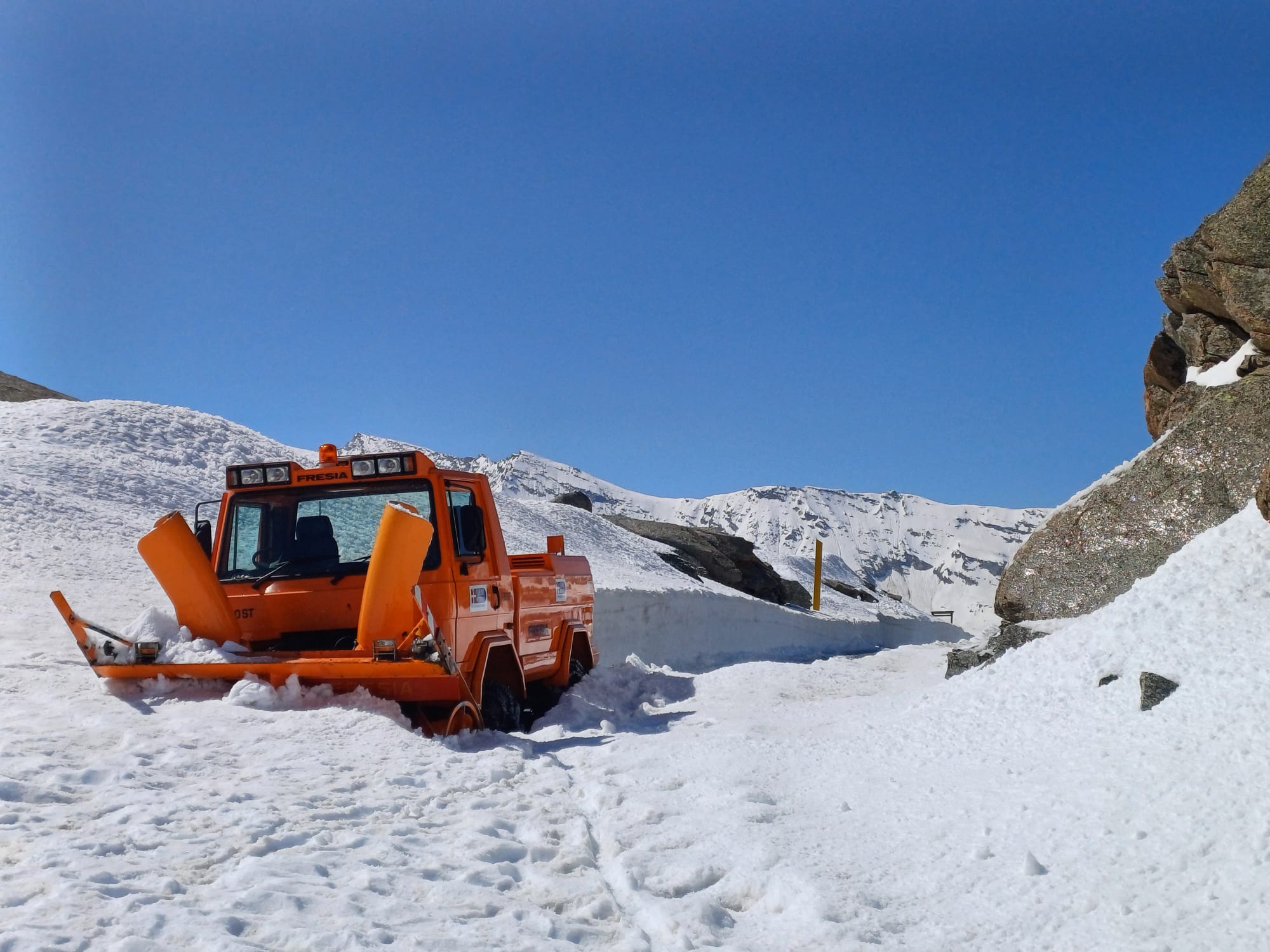 sgombero neve su SP 50 Colle Nivolet 10 06 2025 1