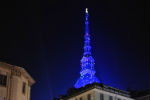 Il simbolo di Torino si veste di blu - foto di Simone Bono