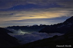 Nebbia, luci e stelle sopra Ceresole Reale - foto di Emanuele Morello