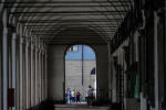Torinoâ€¦ sotto i portici della Prefettura - foto di Luciano Querin