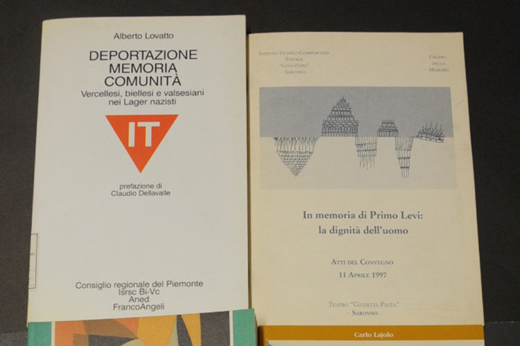 Alcuni volumi custoditi nella biblioteca 'G. Grosso'