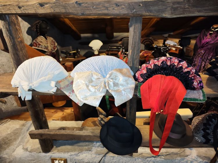 I costumi alpini di Pragelato da vent'anni in mostra al Museo