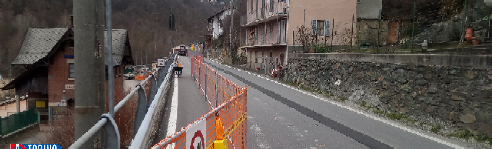 Traves, cantiere in centro paese