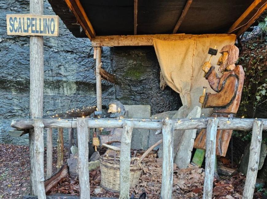 Allestimento del presepe in vetta alla Rocca di Cavour