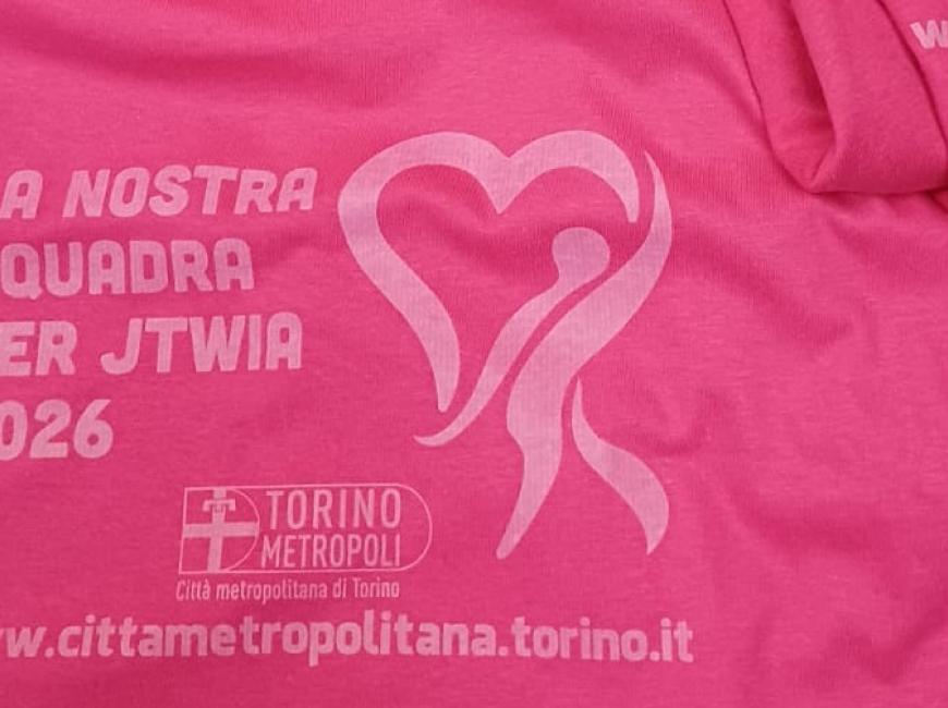 Dettaglio della maglietta JTWIA 2026