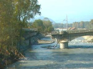 Ponte crollato nella piena del 2000