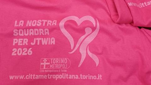 Dettaglio della maglietta JTWIA 2026